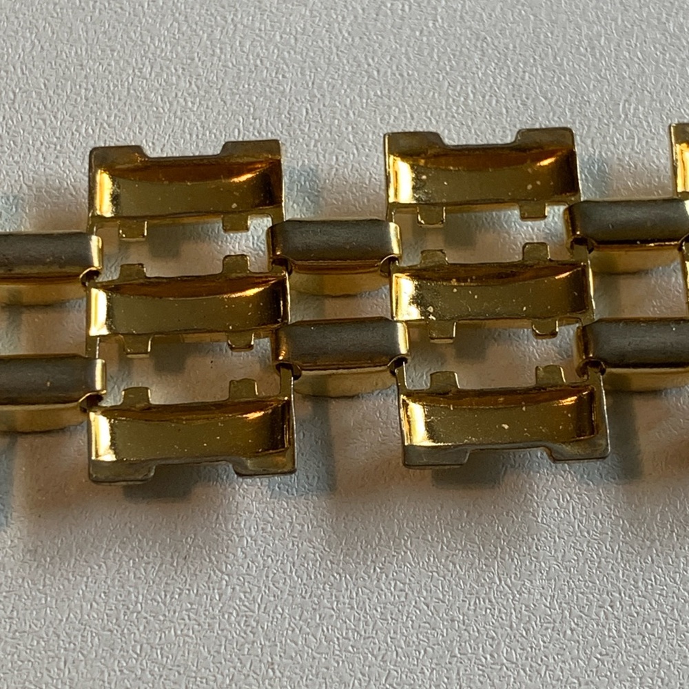 Vintage Elegant Gold and Cream Bracelet - Picture 9 of 9